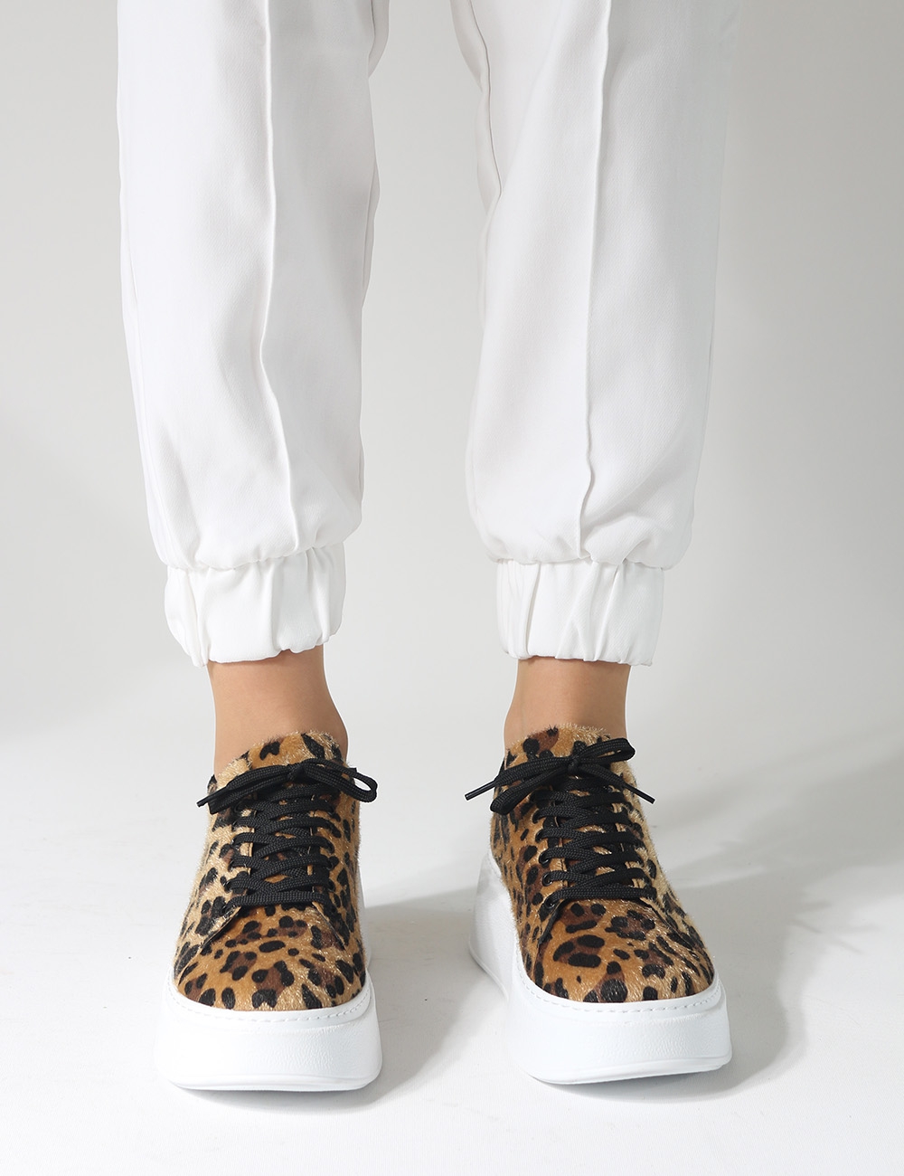 Tudor Leopar Siyah Detaylı Kalın Taban Bağcıklı Kadın Sneakers 