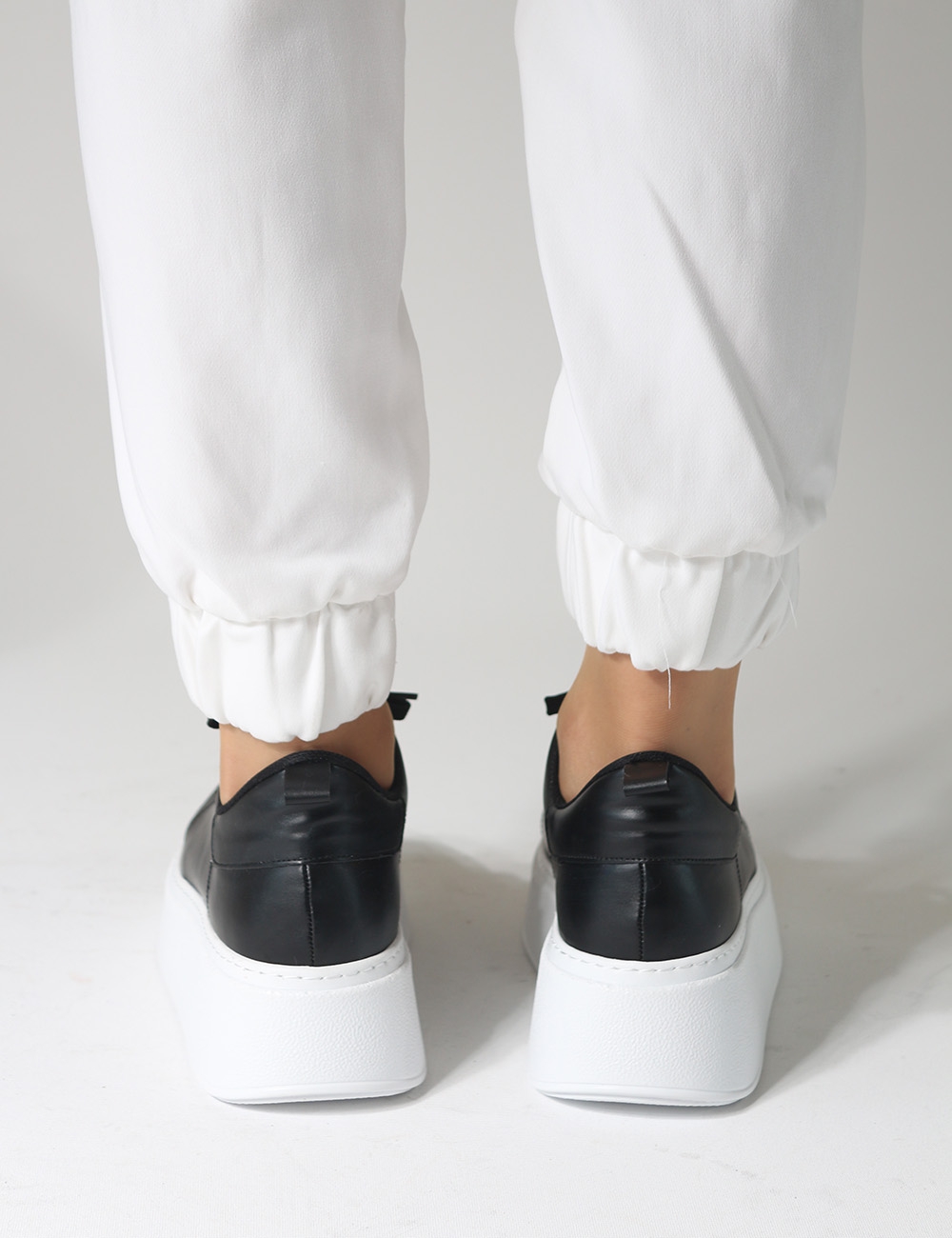 Tudor Siyah Kalın Taban Bağcıklı Kadın Sneakers