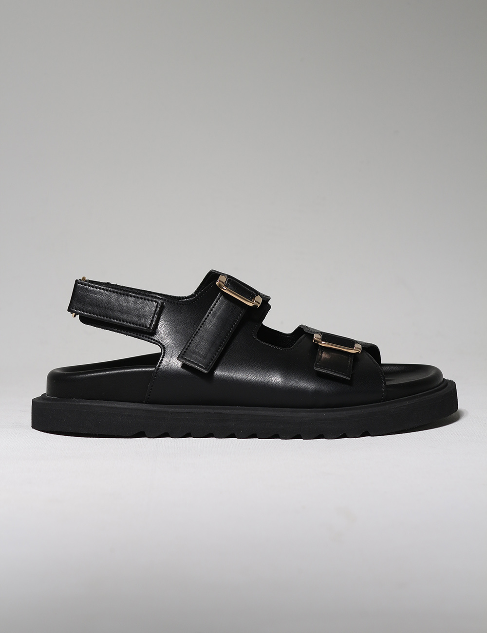 %20Vamos%20Siyah%20Mat%20Kemer%20Tokalı%20Düz%20Taban%20Kadın%20Sandalet