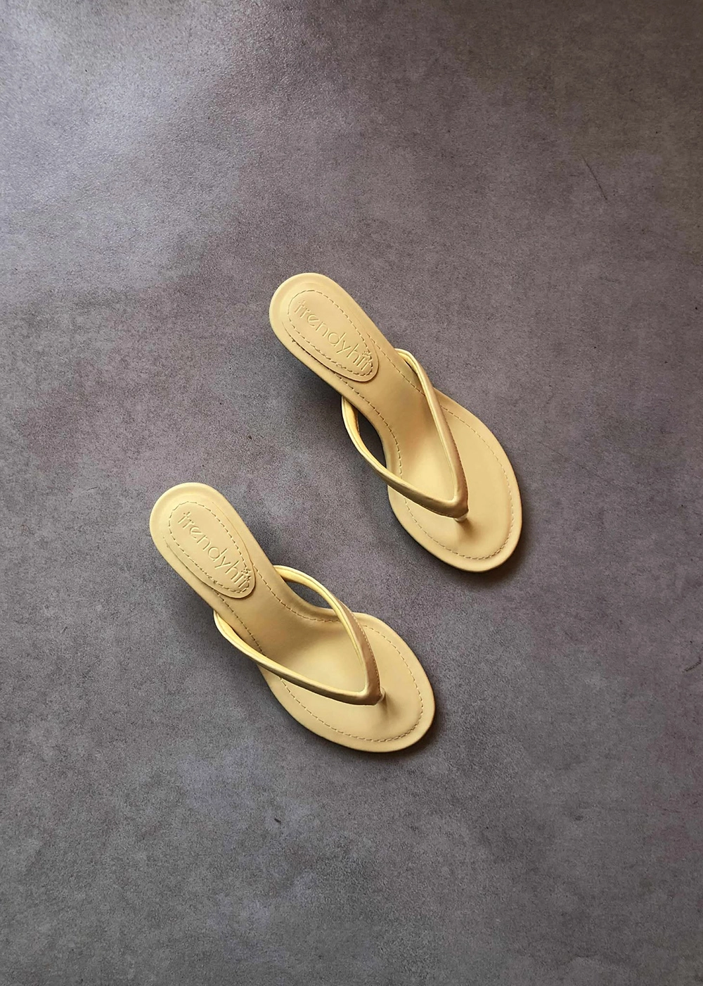  Veno Açık Sarı Mat Parmak Arası 4cm Topuklu Kadın Terlik