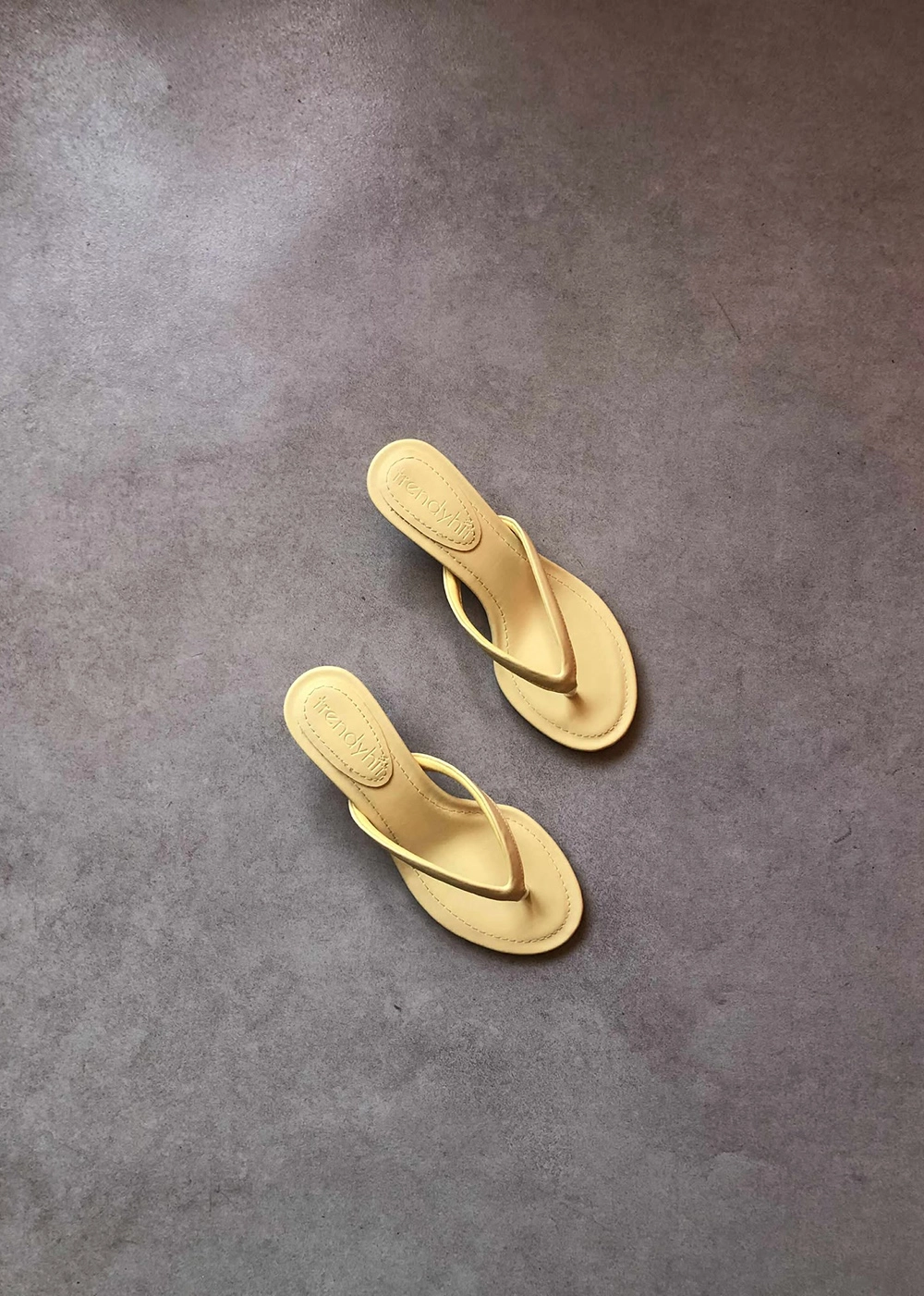  Veno Açık Sarı Mat Parmak Arası 4cm Topuklu Kadın Terlik