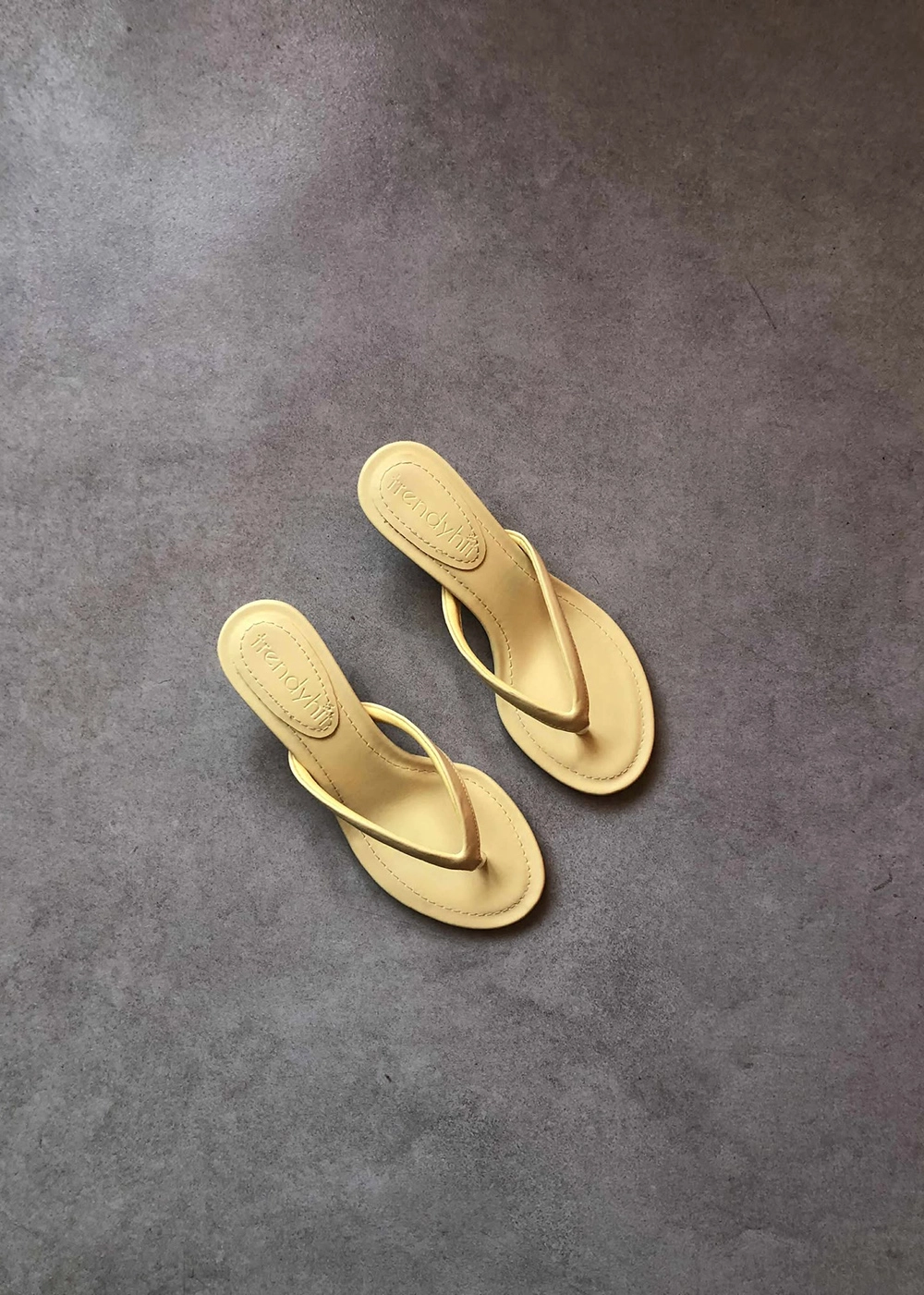  Veno Açık Sarı Mat Parmak Arası 4cm Topuklu Kadın Terlik