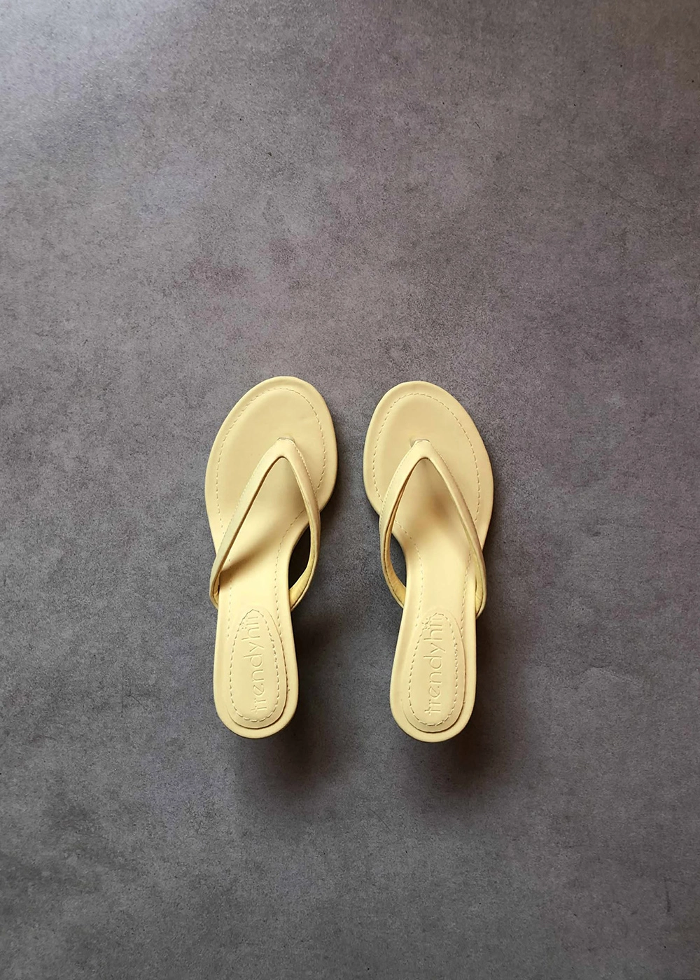  Veno Açık Sarı Mat Parmak Arası 4cm Topuklu Kadın Terlik