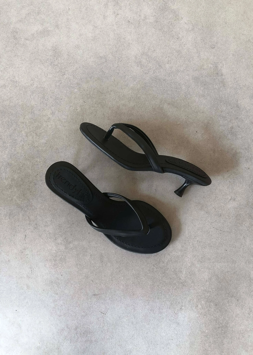  Veno Siyah Mat Parmak Arası 4cm Topuklu Kadın Terlik