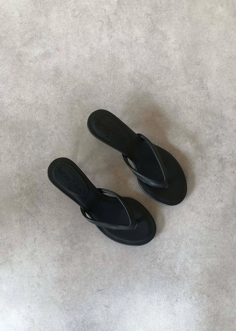  Veno Siyah Mat Parmak Arası 4cm Topuklu Kadın Terlik