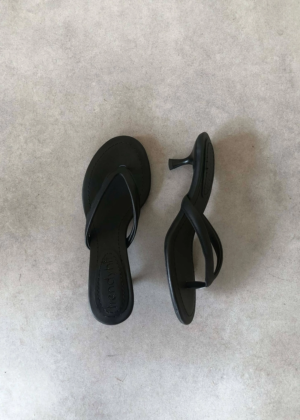  Veno Siyah Mat Parmak Arası 4cm Topuklu Kadın Terlik