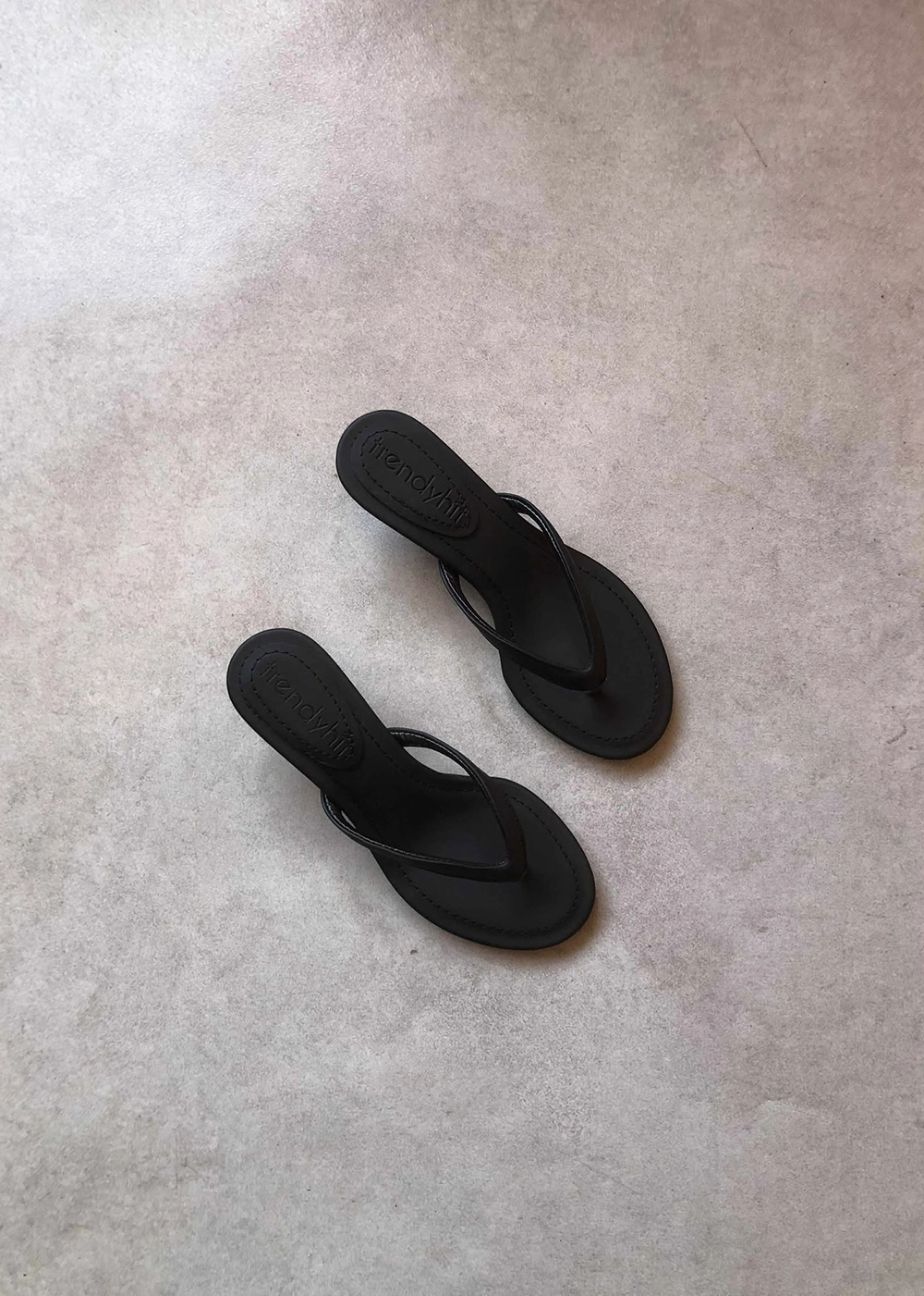  Veno Siyah Mat Parmak Arası 4cm Topuklu Kadın Terlik