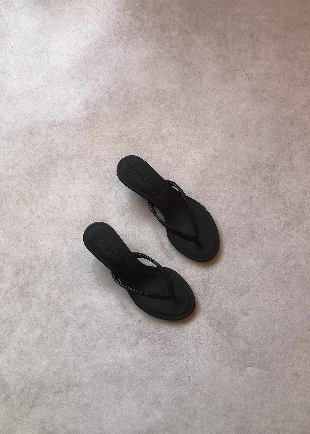  Veno Siyah Mat Parmak Arası 4cm Topuklu Kadın Terlik