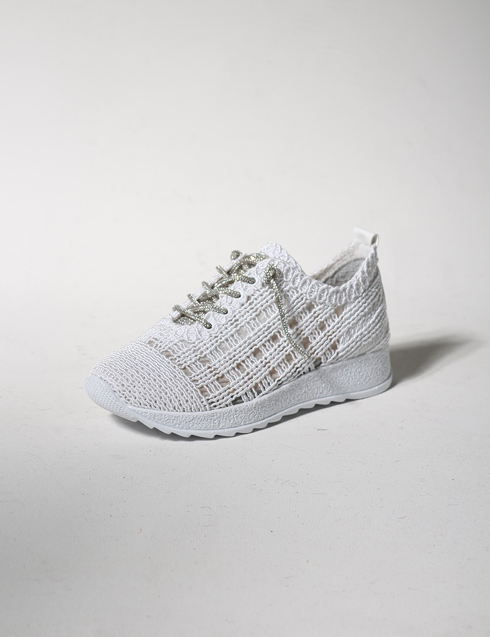 Guca%20Beyaz%20Dantelli%20Bağcıklı%20Taş%20Detaylı%20Kadın%20Sneakers