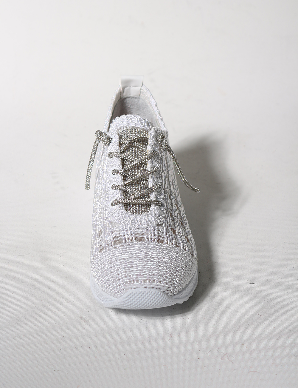 Guca%20Beyaz%20Dantelli%20Bağcıklı%20Taş%20Detaylı%20Kadın%20Sneakers