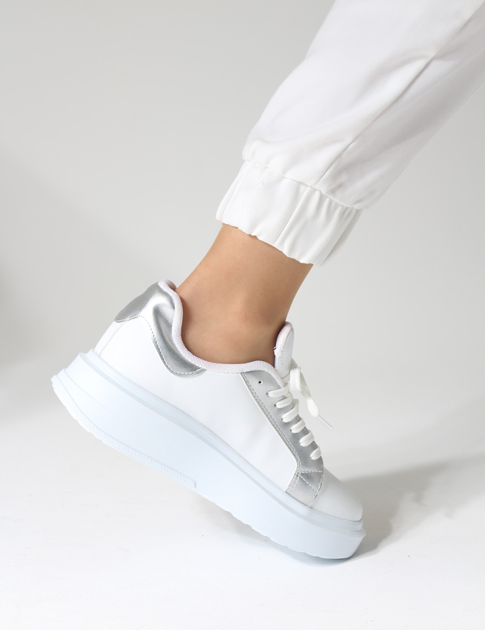 Zipper beyaz renkli Fermuar Detaylı Bağcıklı Kadın Sneakers