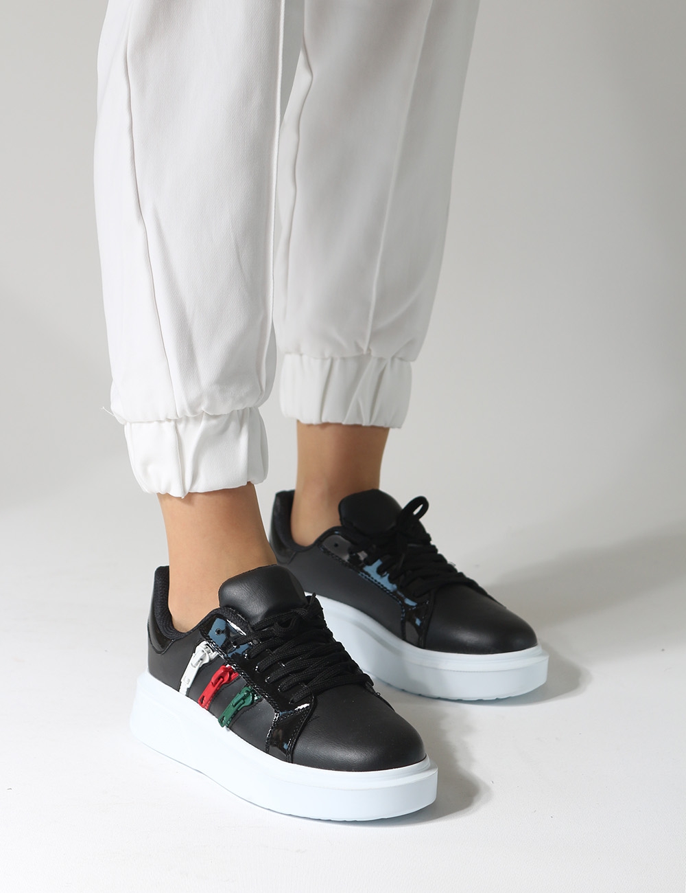 Zipper%20siyah%20renkli%20Fermuar%20Detaylı%20Bağcıklı%20Kadın%20Sneakers