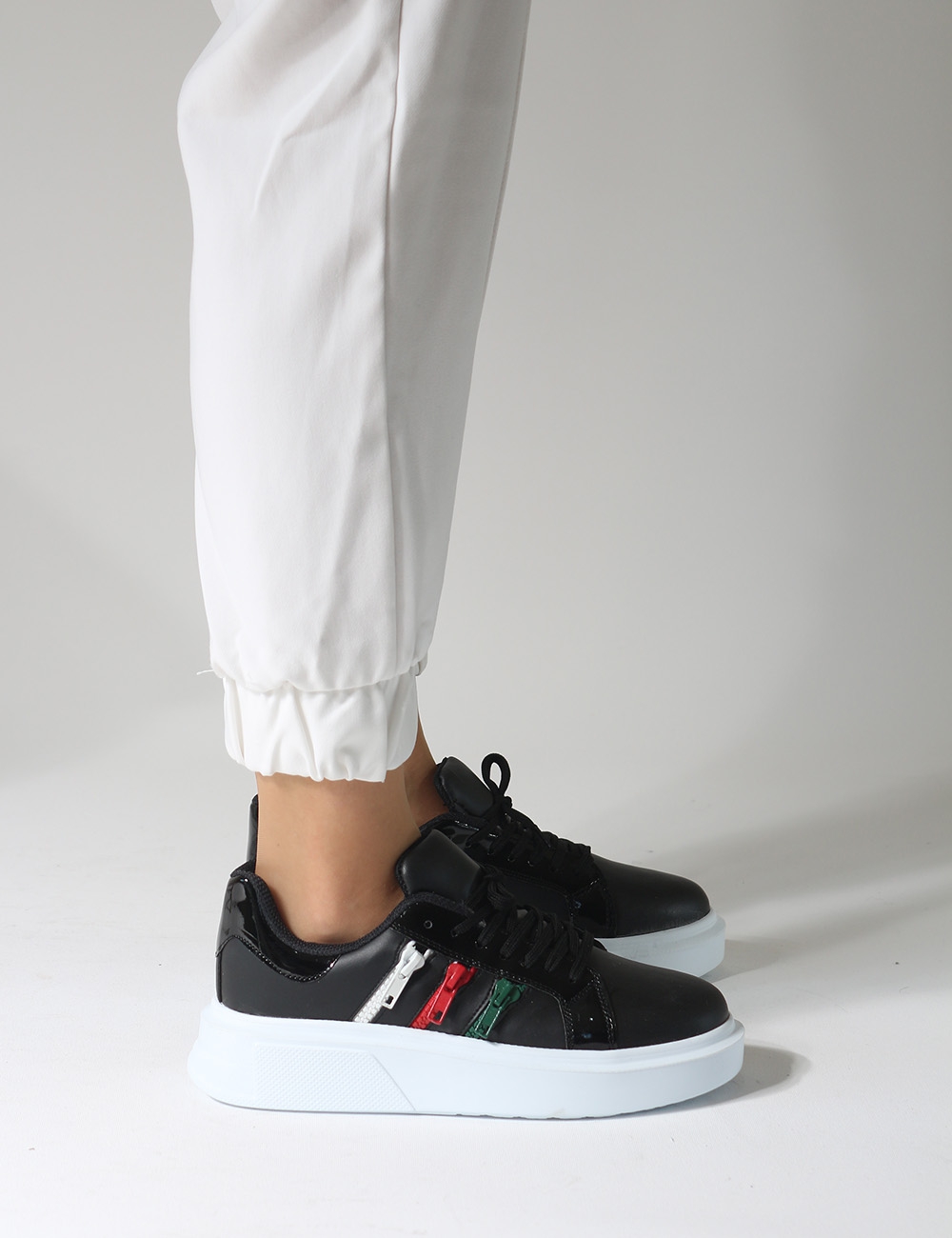 Zipper%20siyah%20renkli%20Fermuar%20Detaylı%20Bağcıklı%20Kadın%20Sneakers