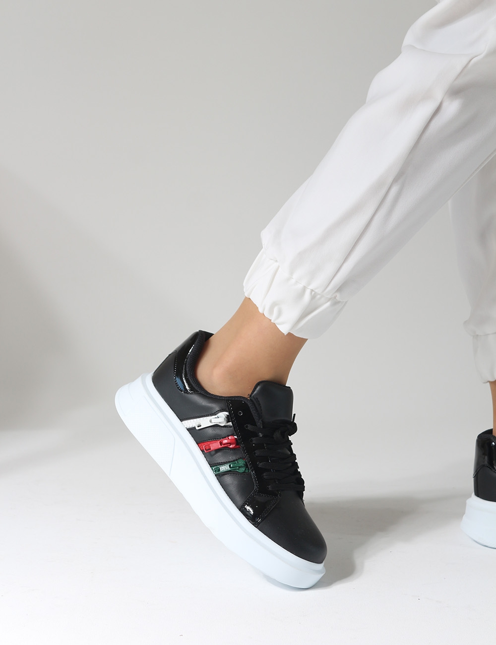 Zipper%20siyah%20renkli%20Fermuar%20Detaylı%20Bağcıklı%20Kadın%20Sneakers